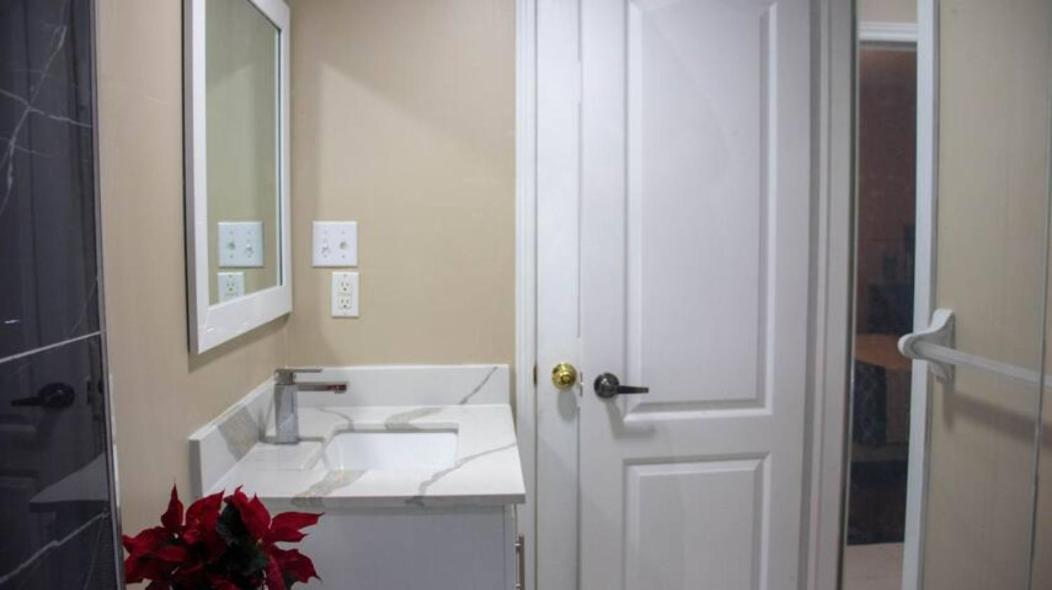 Riz Khan Peaceful Mississauga Home Luaran gambar